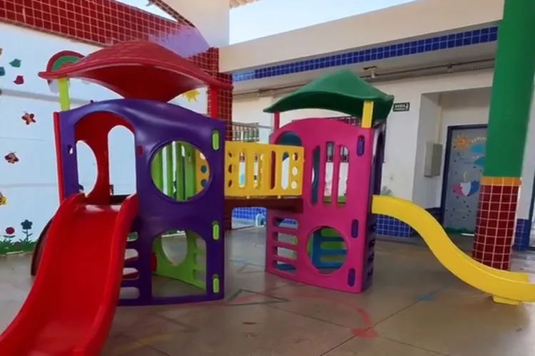 Prefeitura de Brumado instala parquinhos e brinquedotecas nas escolas municipais