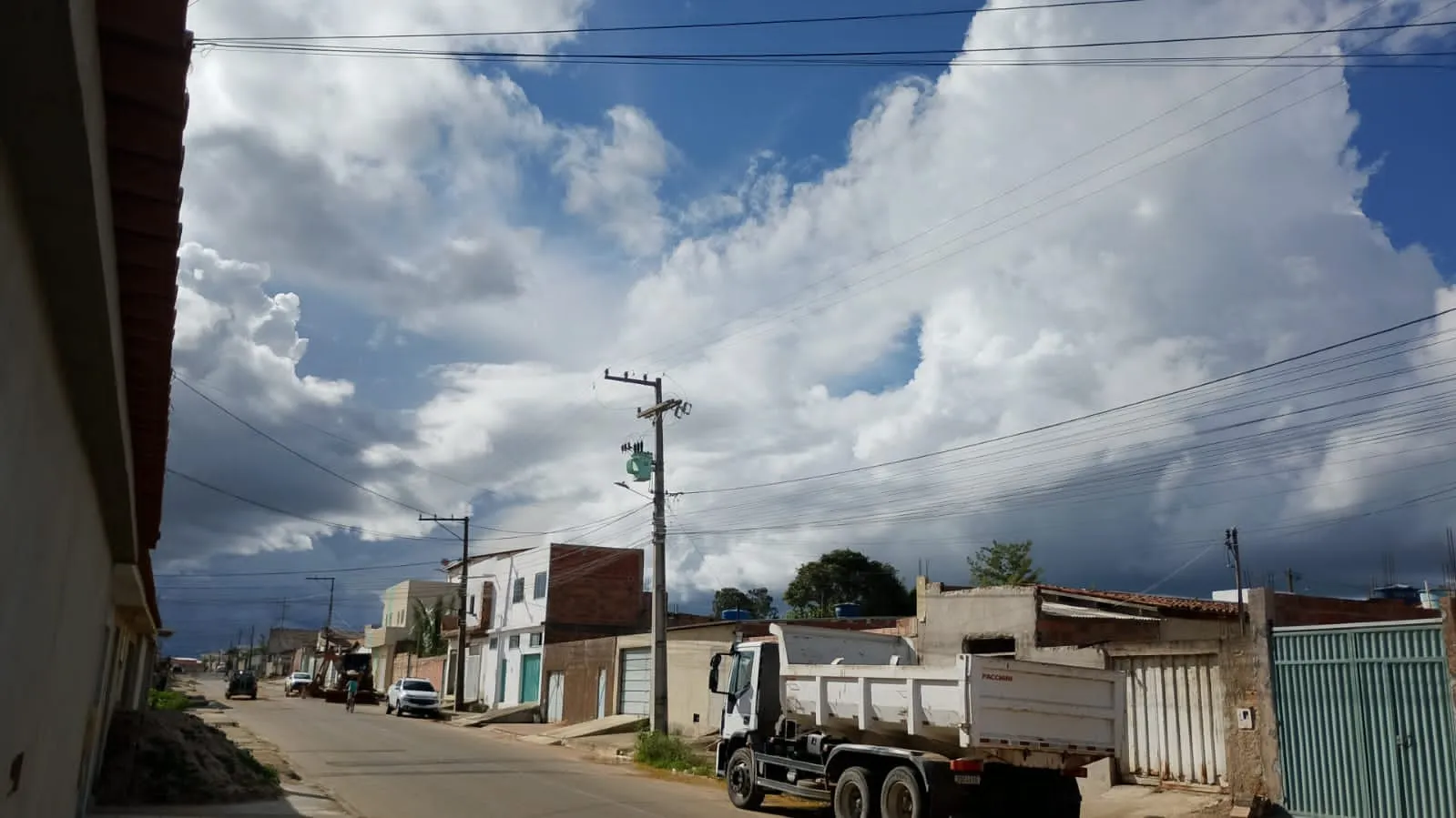 Chuvas de granizo e ventos fortes atingem municípios da Bahia
