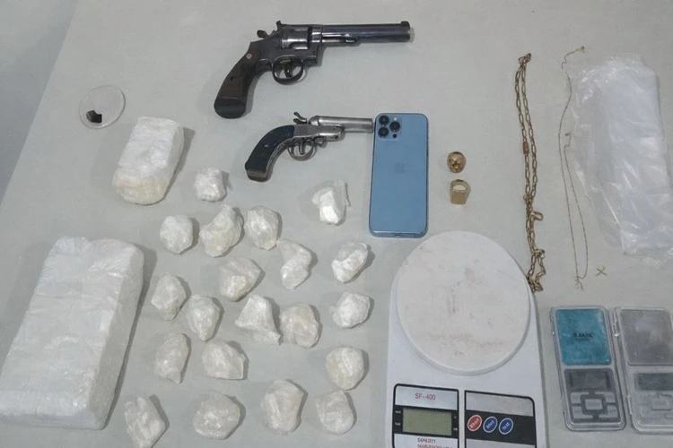 38ª CIPM realiza operação e apreende drogas e armas em Bom Jesus da Lapa