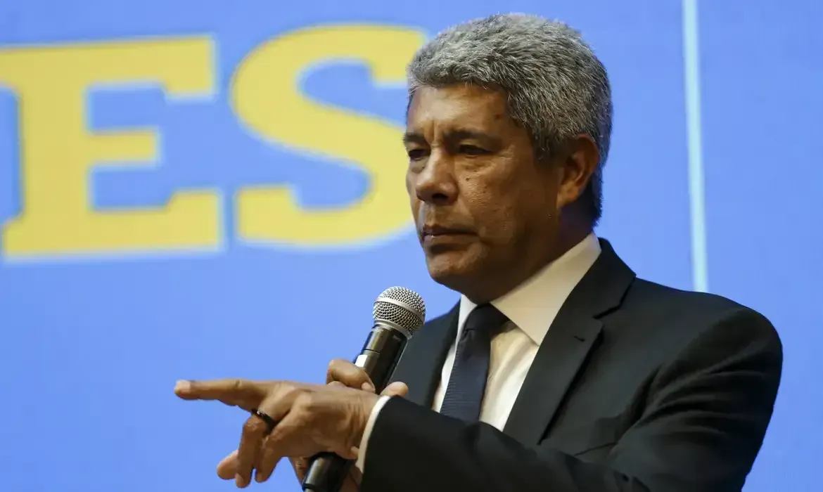 Jerônimo Rodrigues critica ação dos EUA que capturou Maduro