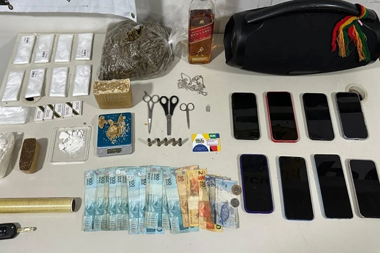 Polícia Militar prende 13 suspeitos e apreende drogas em Bom Jesus da Lapa