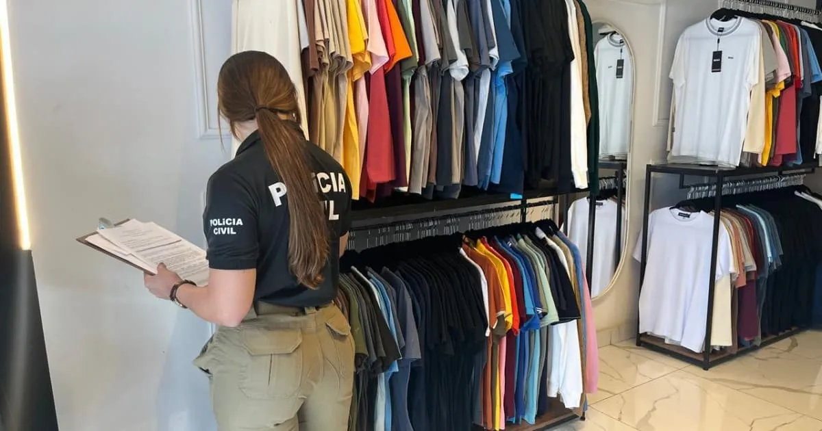 Polícia Civil apreende R$ 200 mil em roupas falsificadas no centro de Itapetinga
