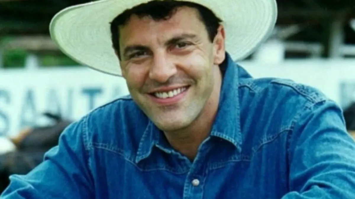 Retrato do ator Gerson Brenner sorrindo