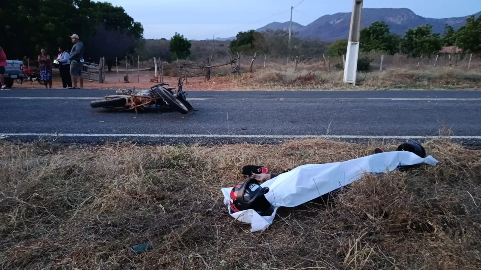 Mulher morre em grave acidente de motocicleta na entrada do povoado de Santa Rita, em Boquira