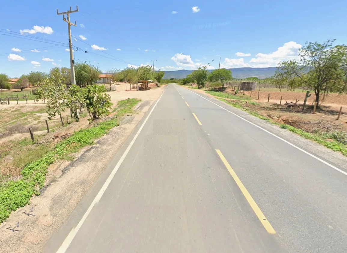 Grave acidente entre dois carros deixa 10 feridos na BA-612, em Guanambi