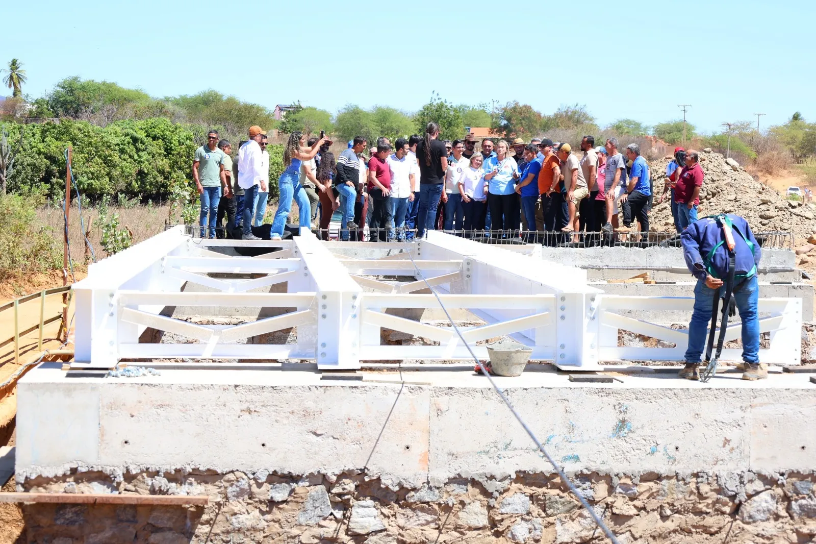Ponte do Tabuleiro avança e recebe visita da prefeita Joanina Sampaio