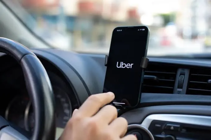 Uber anuncia corte de 3,3 mil funcionários e prepara empresa para nova era dos veículos autônomos