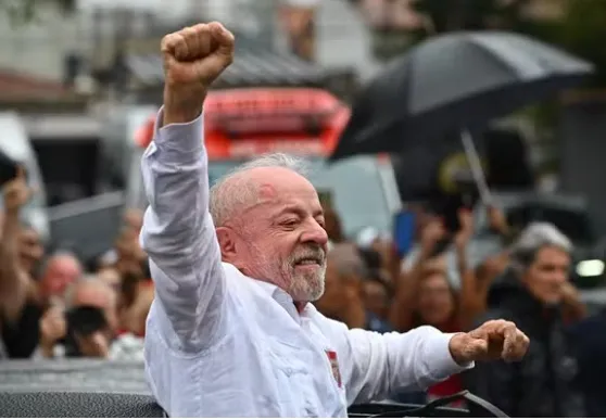 Lula é eleito presidente pela quarta vez após virada histórica sobre Flávio Bolsonaro