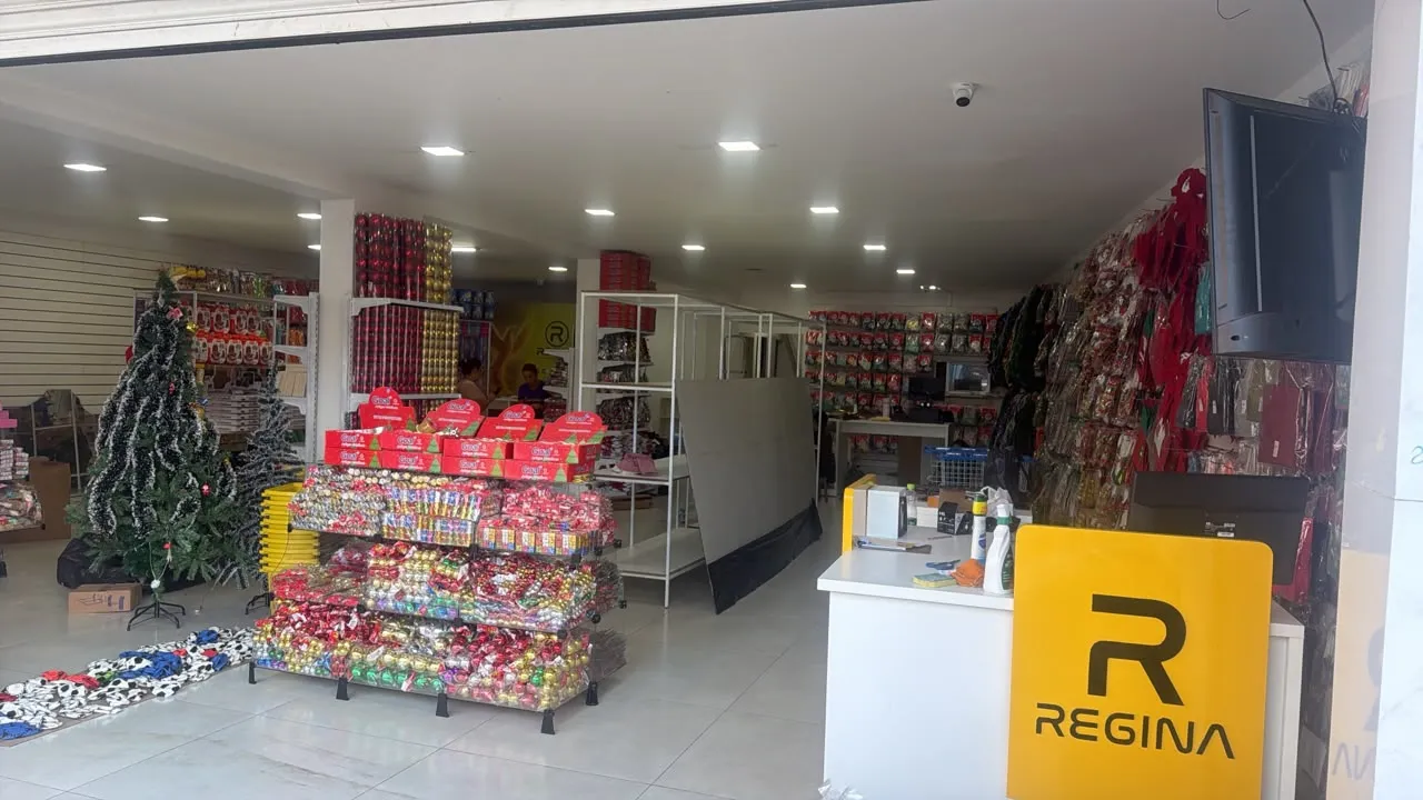 Loja Regina reabre as portas três semanas após grave incêndio