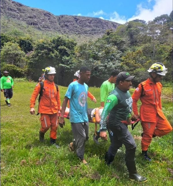 Turista resgatada após acidente em trilha no Vale do Pati, Chapada Diamantina