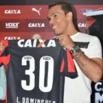 Leandro Domingues, natural de Vitória da Conquista, marcou sua trajetória no futebol com conquistas no Vitória e no Japão, deixando um legado inesquecível no esporte.