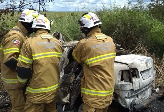 Tragédia na Bahia: Quatro mortes em acidente e carro em chamas