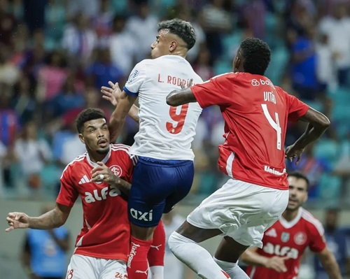 Jean Lucas comemora o gol histórico na estreia do Bahia na Libertadores 2025, diante do Internacional, na Arena Fonte Nova. Crédito: EC Bahia SAF.