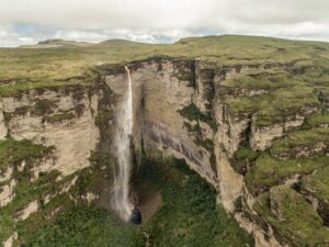 Deslumbrante Cachoeira da Fumaça: com 380 metros de altura, ela impressiona com sua beleza única na Chapada Diamantina. Foto por Flipck!
