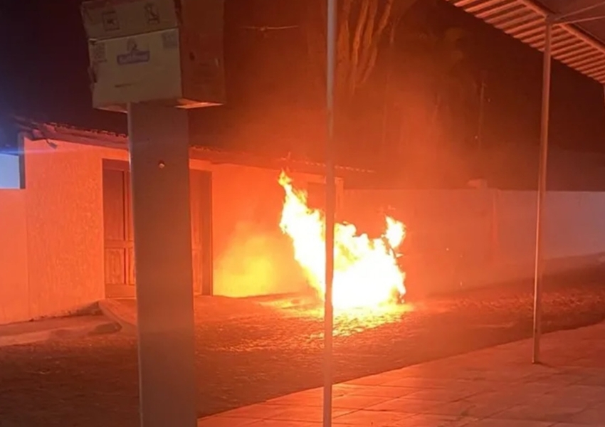 Ato Criminoso em Botuporã: Carro do Prefeito Incendiado em Frente à Residência
