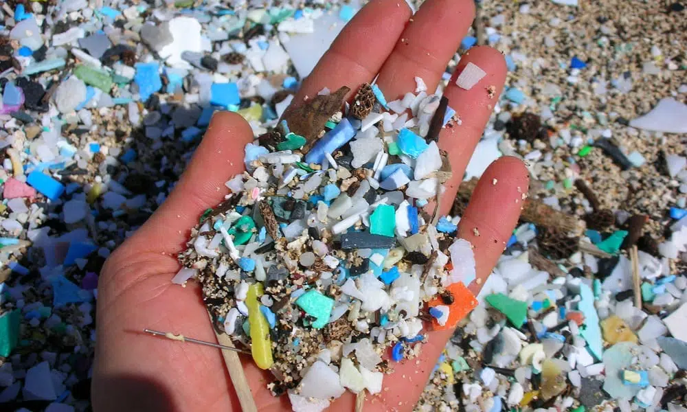 O impacto do microplástico na saúde humana: ameaça invisível