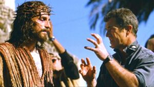 O significado da Paixão de Cristo refletido na cruz: o maior ato de amor e sacrifício pela redenção da humanidade. Divulgação / Newmarket Films.