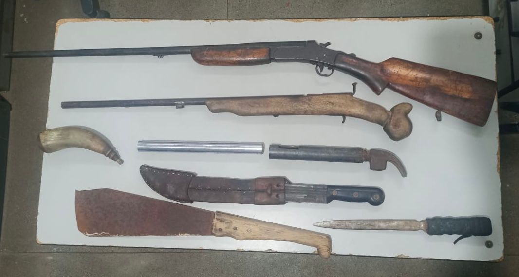 Dom Basílio: Polícia Militar cumpre mandado judicial e apreende armas
