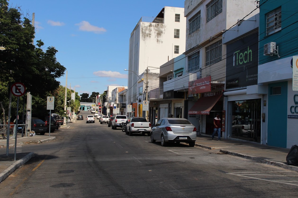 Centro comercial de Brumado – Um dos principais polos econômicos da cidade, refletindo o dinamismo e a diversidade do setor produtivo. Foto: L12 Notícias.