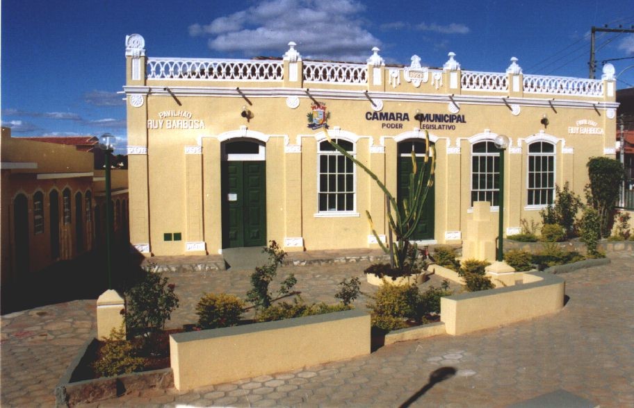 Câmara Municipal de Caetité abre concurso público com 10 vagas e salários de até R$ 5 mil. Confira os detalhes!