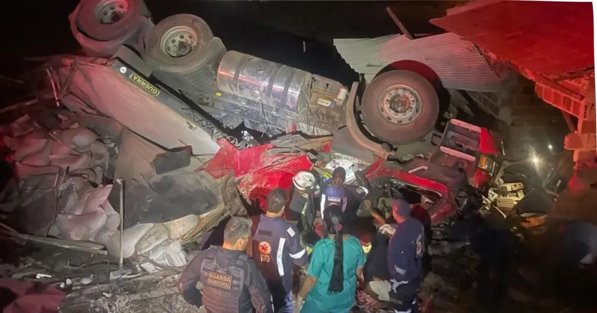 Casal morre em acidente na BR-116 Norte, em Tucano; filha é resgatada com vida das ferragens