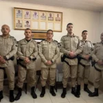 Novos soldados da 46ª CIPM ao lado do comandante Major PM Wagner Rocha durante cerimônia de apresentação em Livramento de Nossa Senhora. Foto: Divulgação PM.
