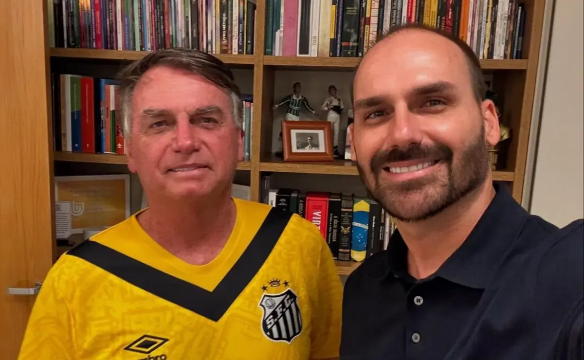 Bolsonaro diz que enviou R$ 2 milhões ao filho Eduardo para evitar dificuldades nos EUA