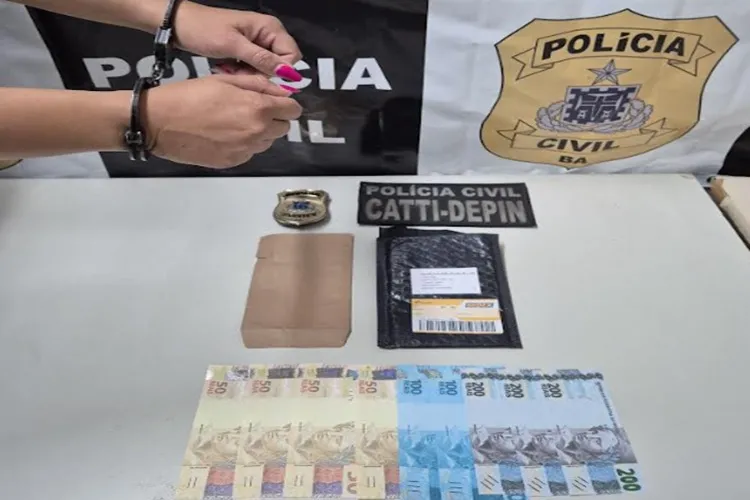 Suspeita é detida com R$ 1 mil em cédulas falsas após sair dos Correios em Guanambi